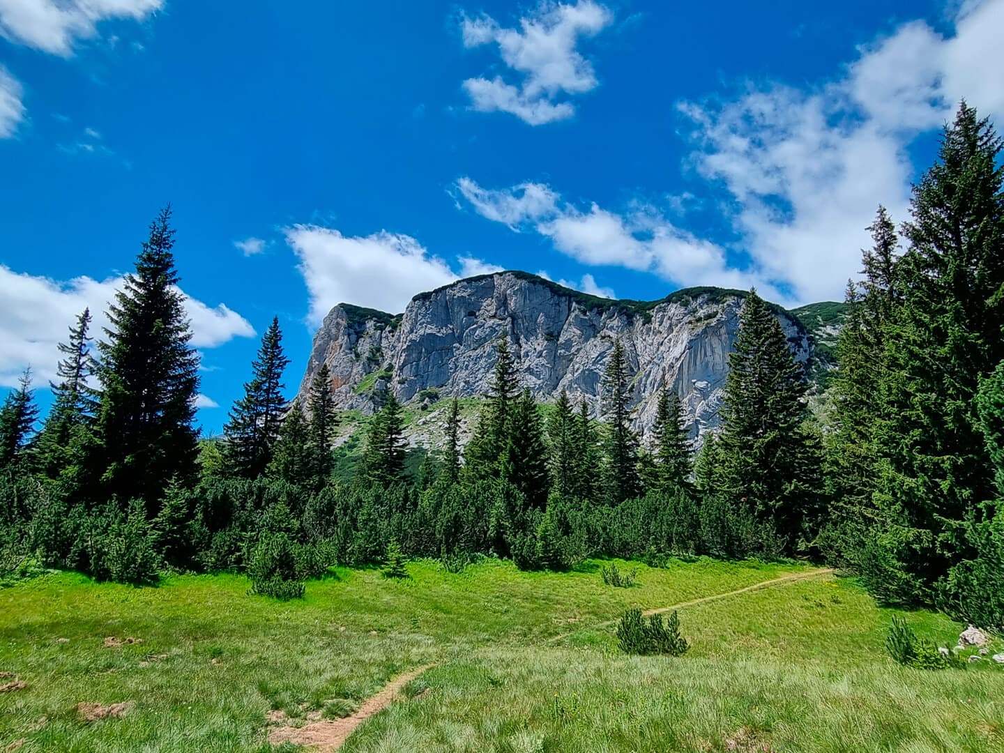 CRVENA GREDA (Red rock)